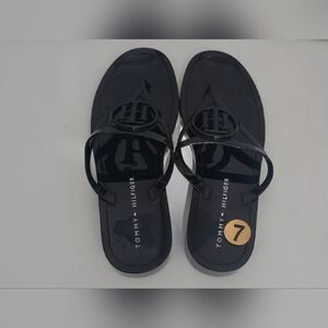 Tommy Hilfiger Women's TWVILLYA-M Thong Slide Sandals Gloss Black Size 7